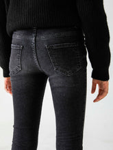 Lade das Bild in den Galerie-Viewer, Jeans Lonia
