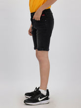 Lade das Bild in den Galerie-Viewer, Bermuda Corvin
