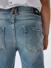 Lade das Bild in den Galerie-Viewer, Bermuda Corvin
