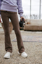 Lade das Bild in den Galerie-Viewer, Flared Pants Floor
