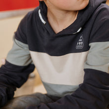 Lade das Bild in den Galerie-Viewer, Hoodie O56221
