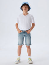 Lade das Bild in den Galerie-Viewer, Bermuda Corvin
